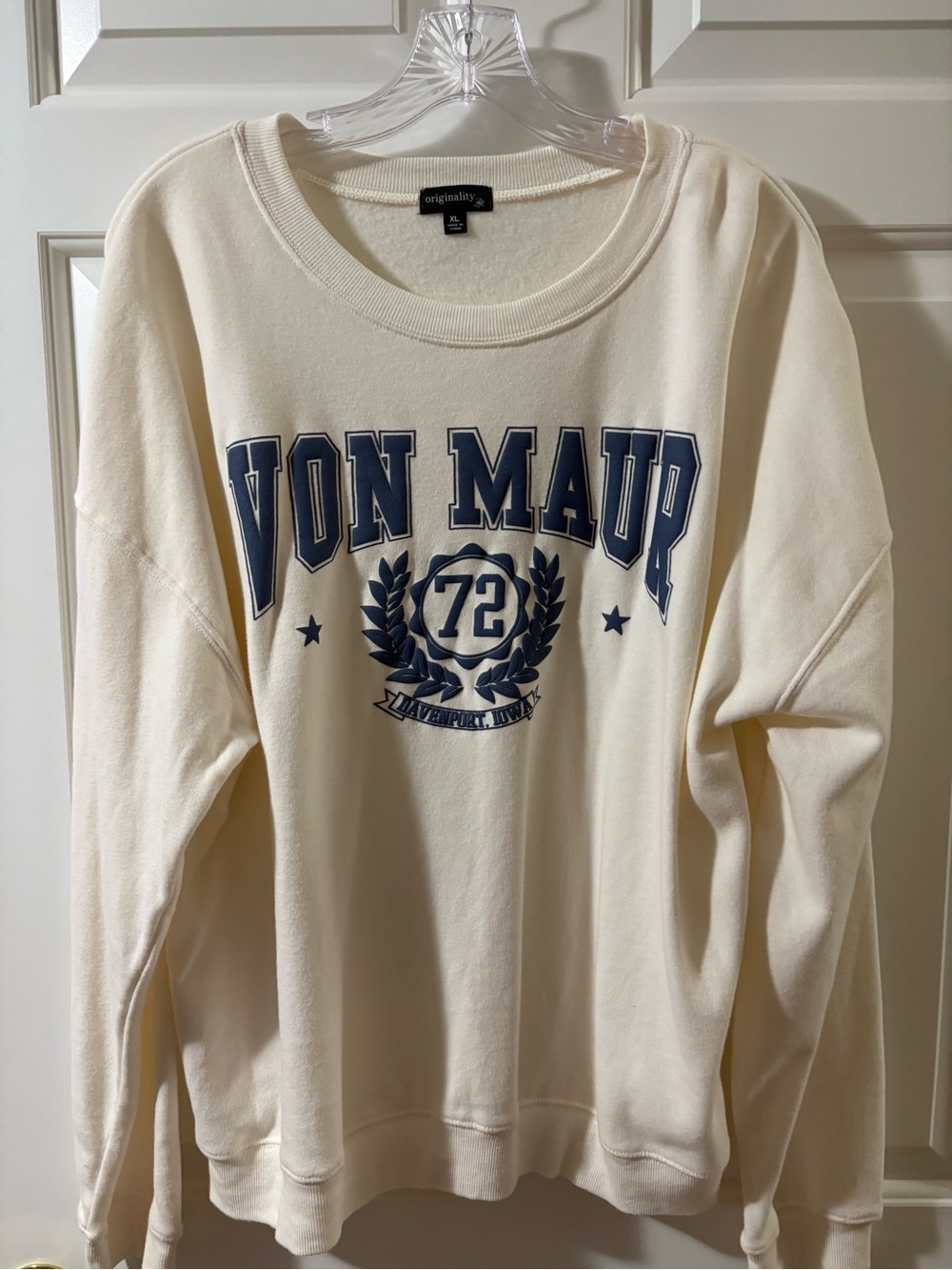 Von Maur Cream Graphic Crewneck Sweatshirt